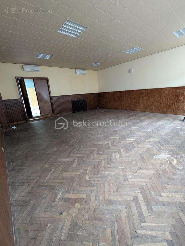 Commerce à PLONEOUR-LANVERN