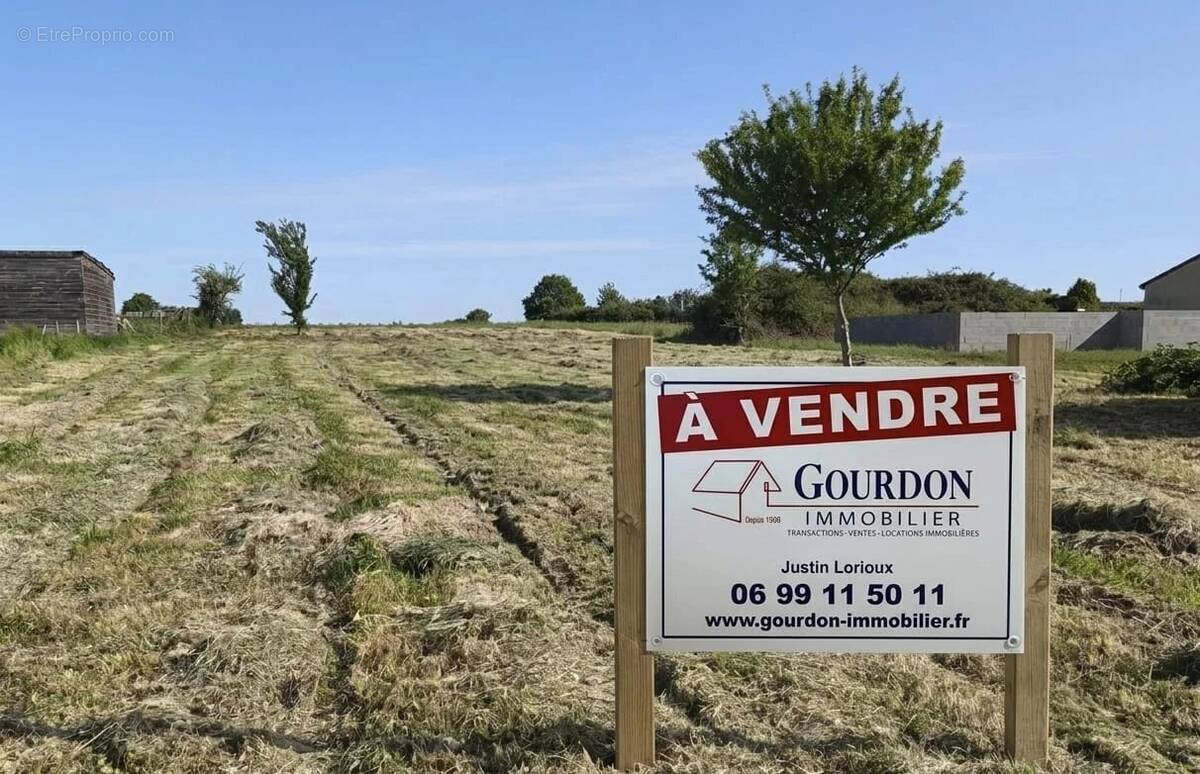 Terrain à CEAUX-EN-COUHE