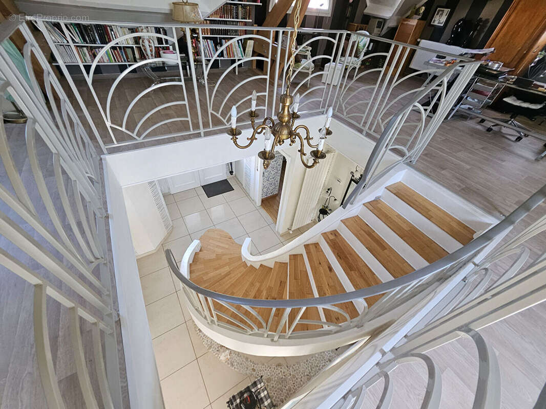 Maison d'exception à Vendre à Rivery - Un Écrin de Prestige de 200 m² - photo 11