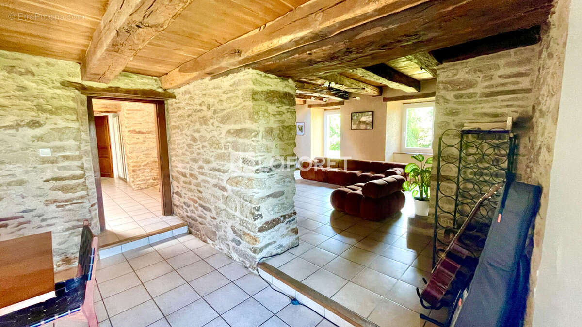 Maison à COMPS-LA-GRAND-VILLE
