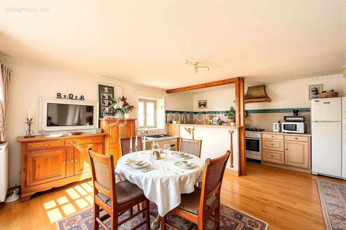 Maison à CHALLES-LES-EAUX