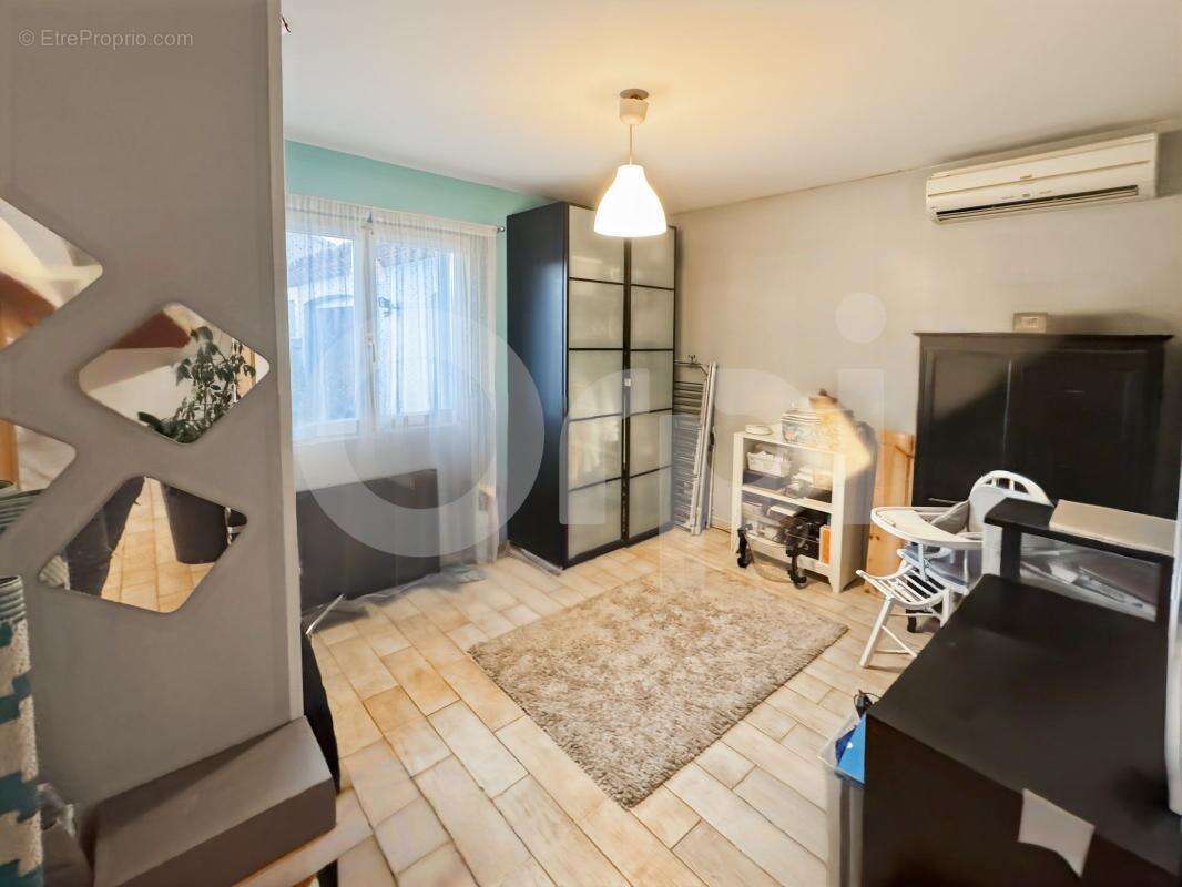 Maison à LE REVEST-LES-EAUX