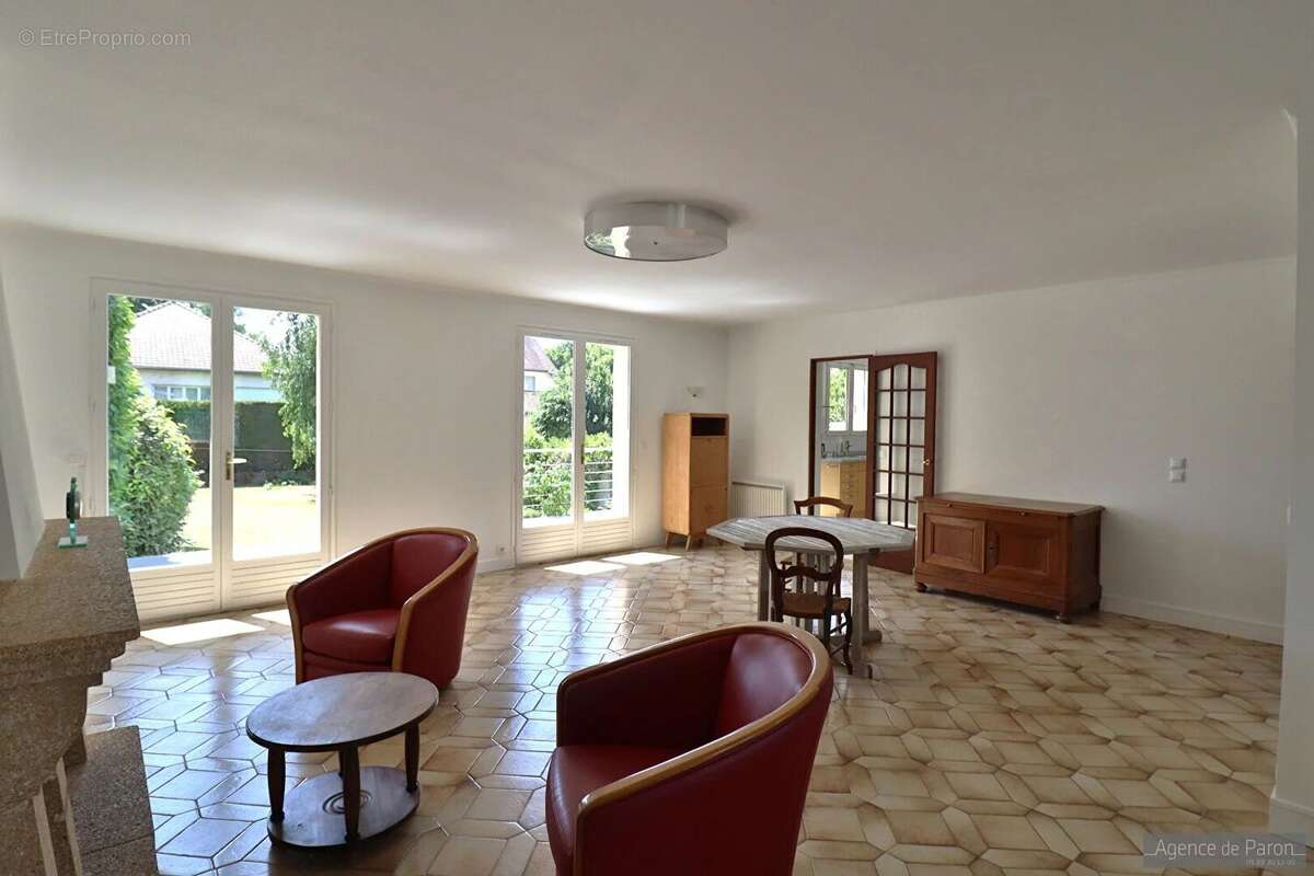 Maison à VERRIERES-LE-BUISSON