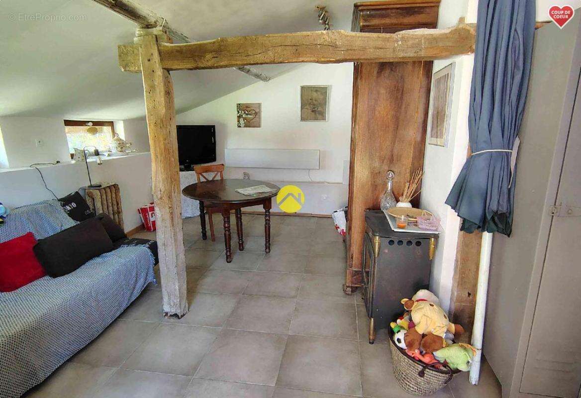 Maison à AUGY-SUR-AUBOIS