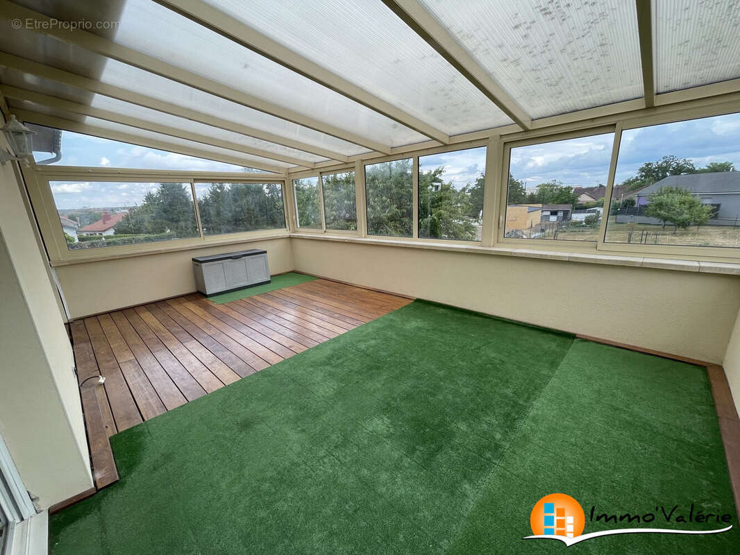 Maison 113 m² à Charmes  - photo 2