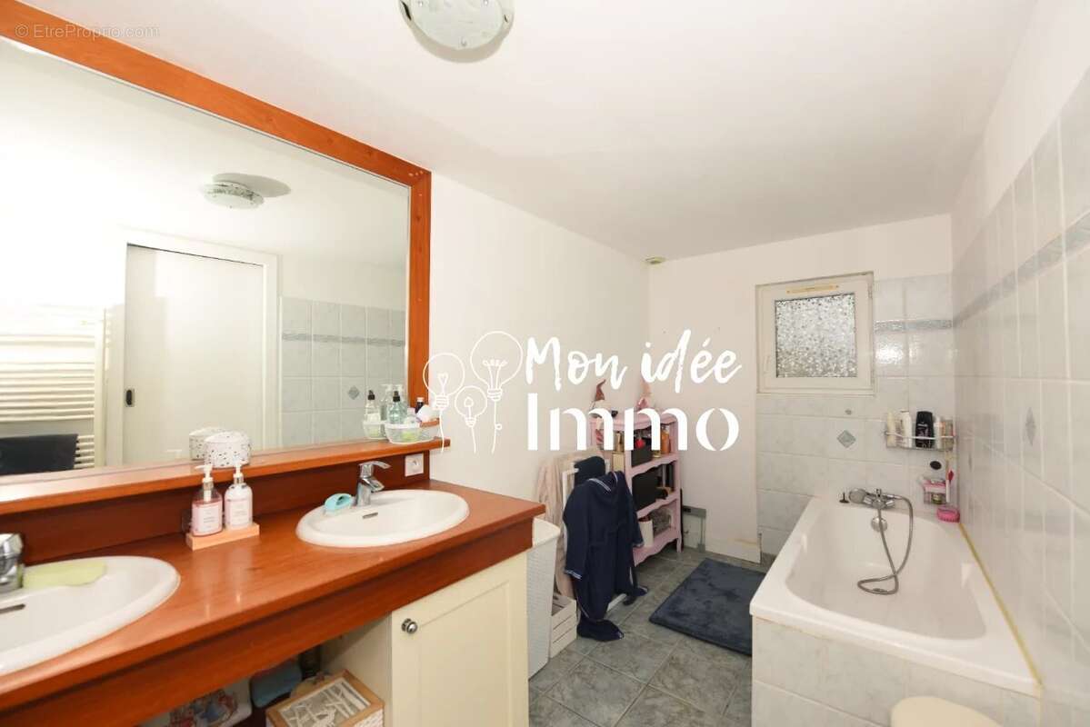 Maison à LE LANDREAU