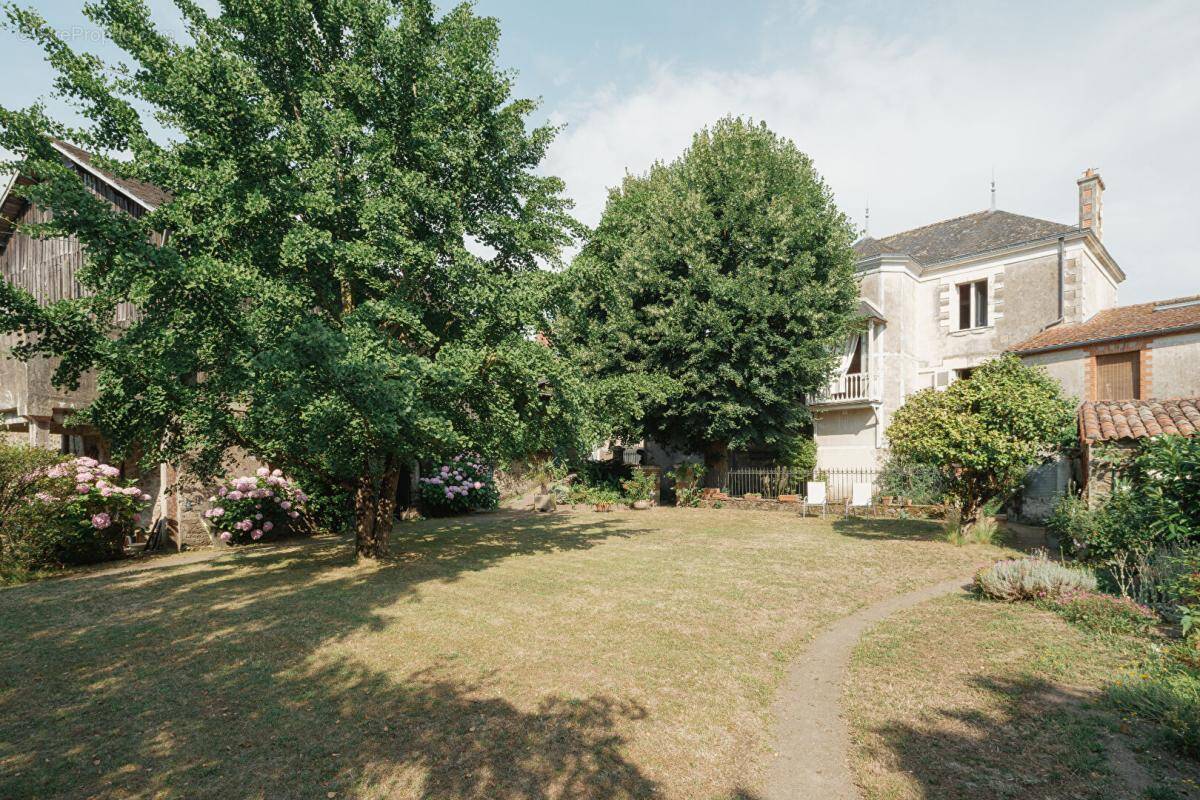 Maison à LA CHAPELLE-BASSE-MER
