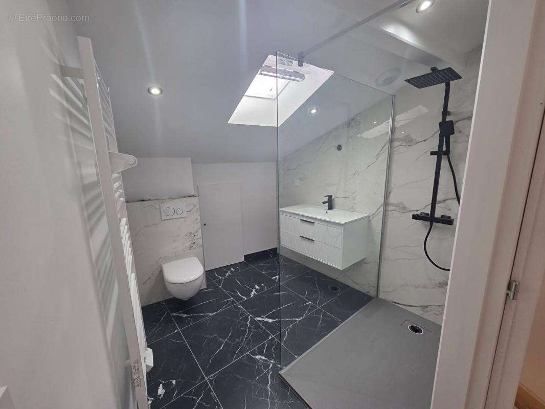 Maison à MAGNAC-SUR-TOUVRE