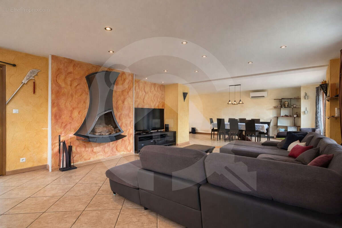 Maison 275 m² à Arthaz-Pont-Notre-Dame  - photo 8