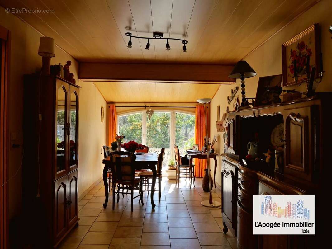 Maison à SAINT-JUST-ET-VACQUIERES