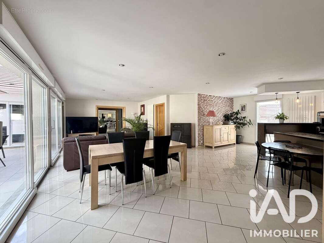 Maison 208 m² à Epinal  - photo 4