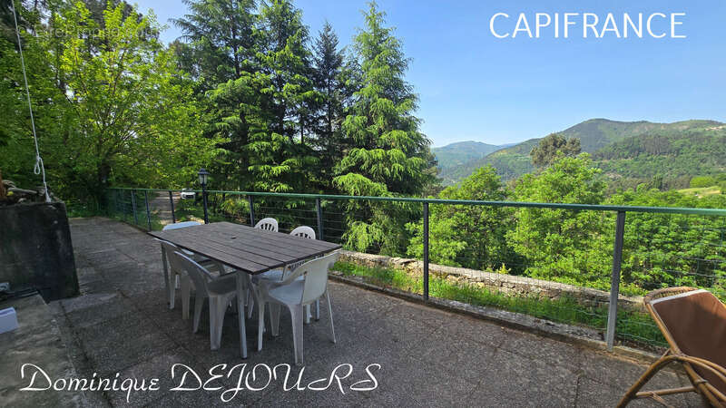 Maison à SAINT-SAUVEUR-DE-MONTAGUT