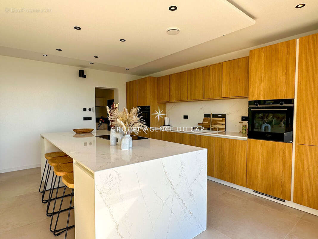 Villa de 260m2 avec vue mer piscine jacuzzi,a 300 mètres des plages des issambres - photo 9