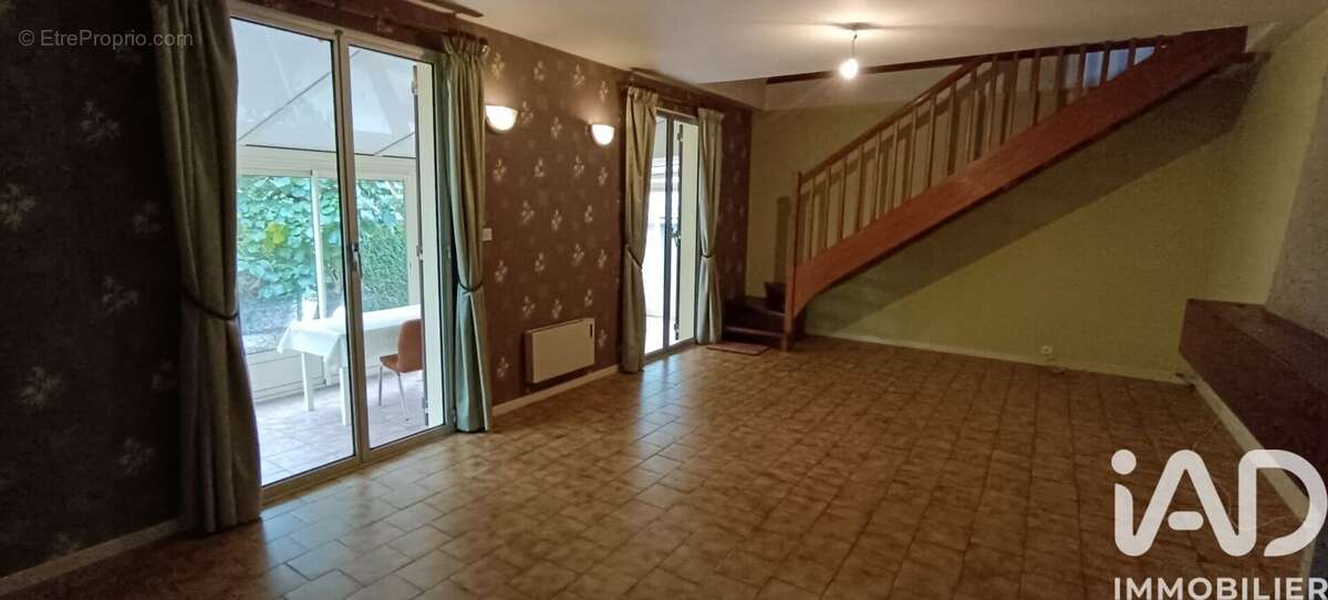 Photo 2 - Maison à LA VILLE-AUX-DAMES