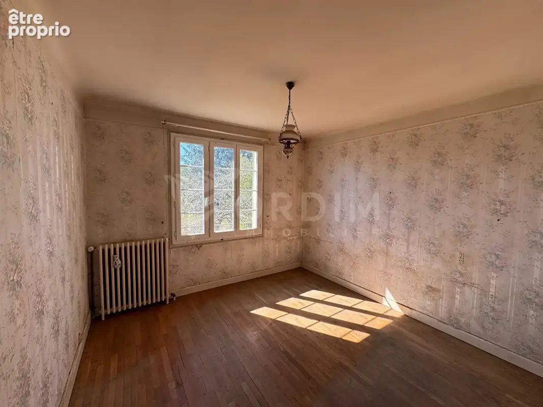 PROCHE COEUR DE VILLE, pavillon deux chambres sur son terrain de 884 m². - photo 7