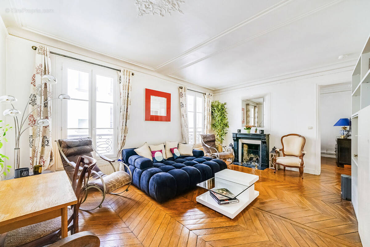 Appartement à PARIS-14E
