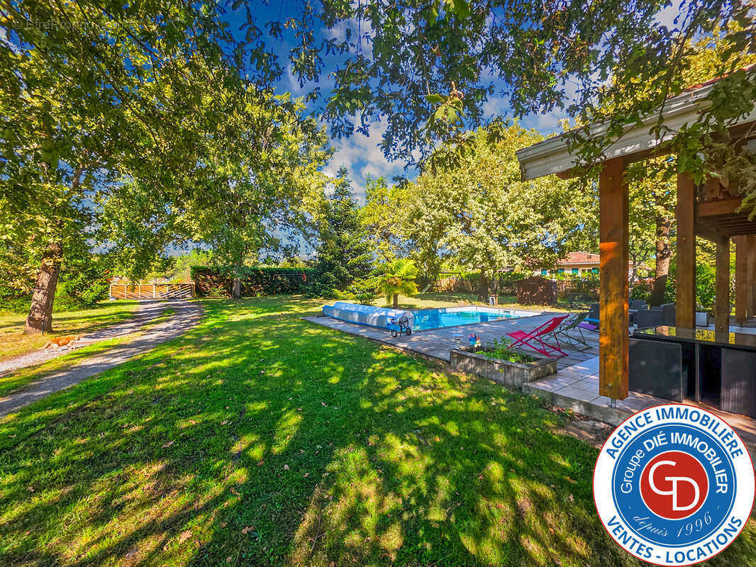 Villa avec 5 chambres, garage et piscine - photo 11