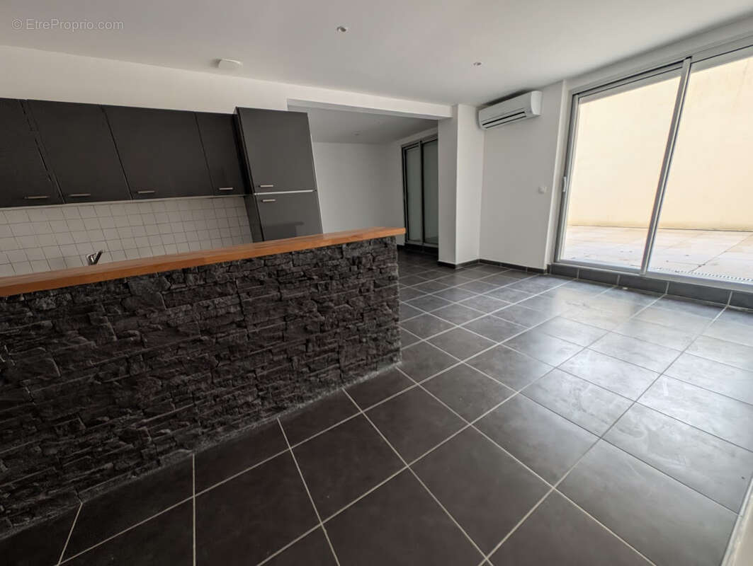 Appartement à MARSEILLE-5E