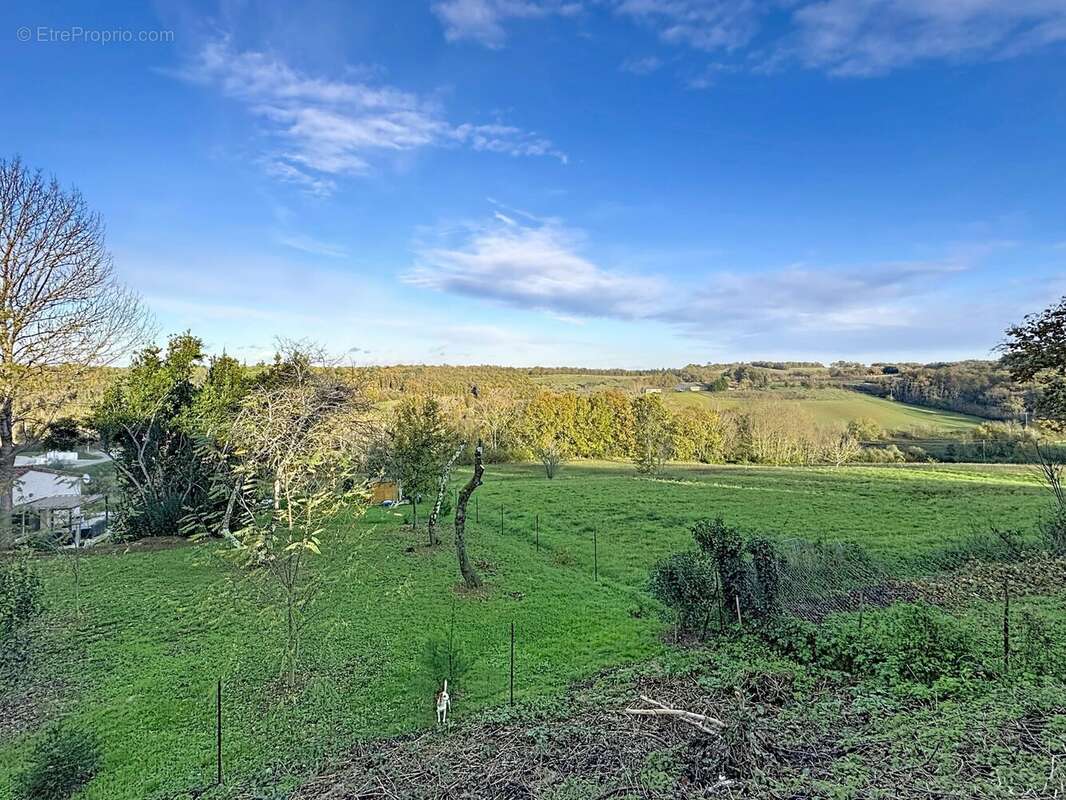 Terrain à GENEBRIERES