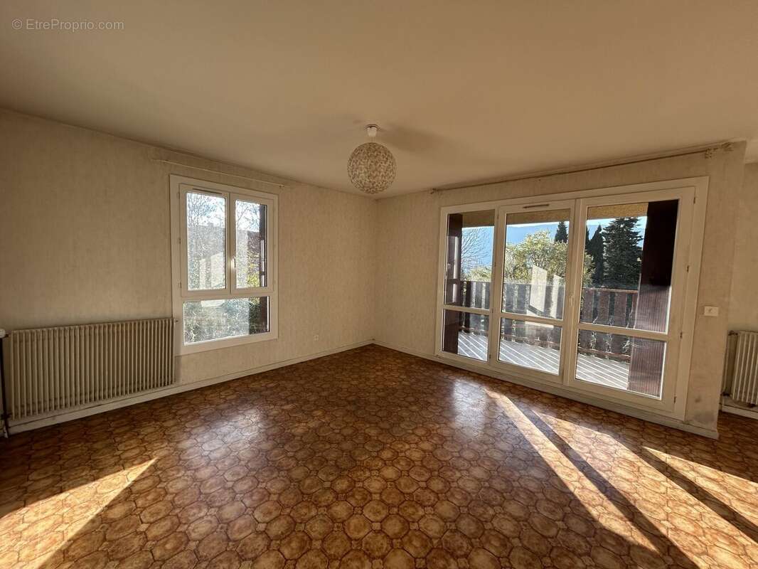 Appartement à PRIVAS