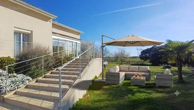 Grande maison à vendre 5 pièces FOUQUEBRUNE (16) + dépendances sur terrain d'env 6800 m2 - photo 2