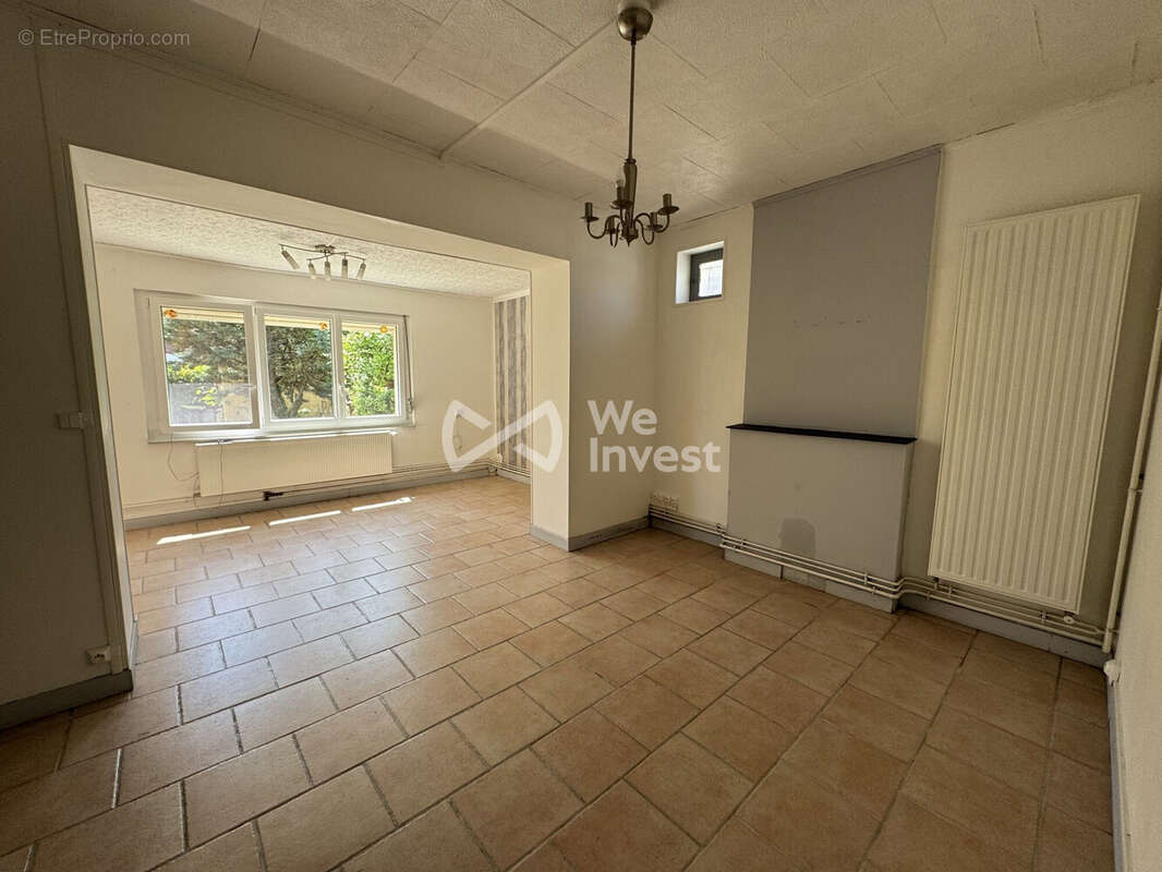 Maison à AVESNES-SUR-HELPE