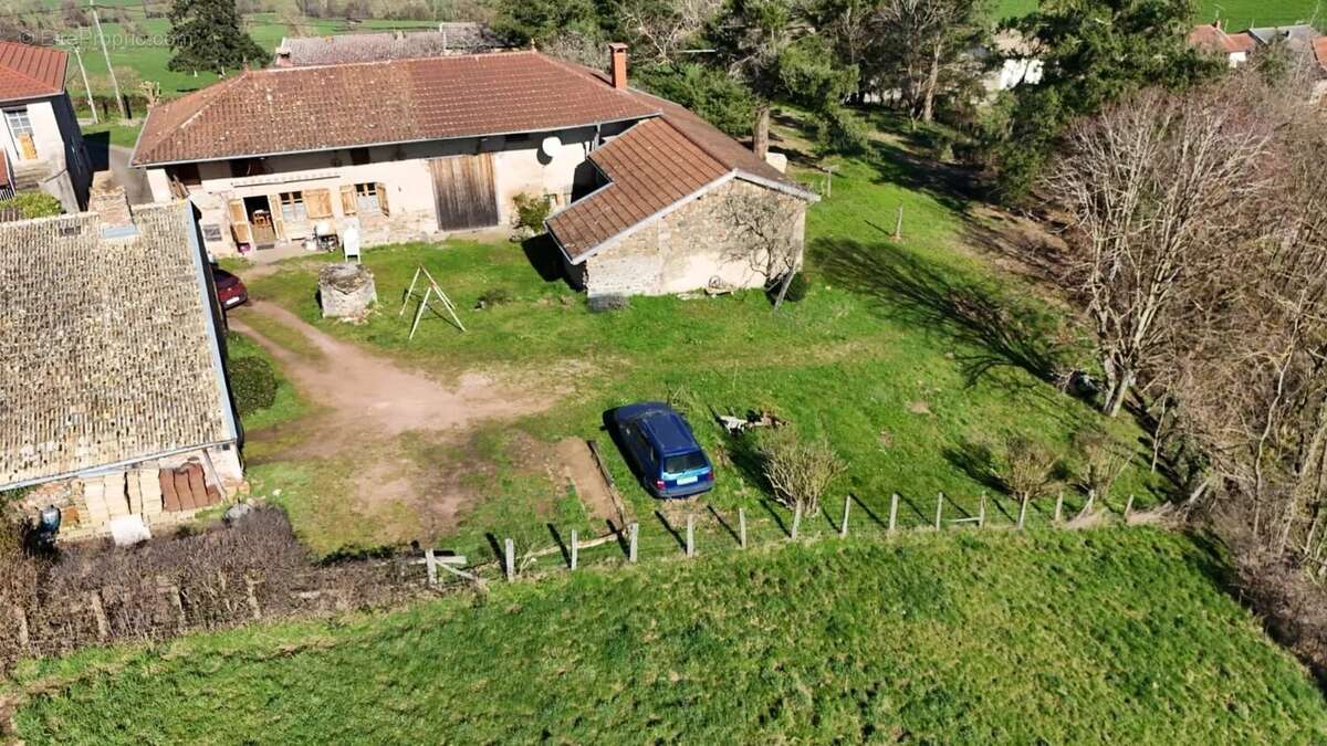 Maison à SAINT-LEGER-SOUS-LA-BUSSIERE