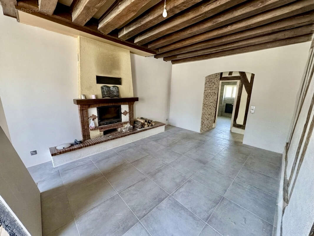 Maison rénové type 4 sur un terrain de 180 m2 - photo 2