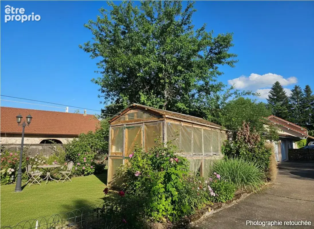 Maison mitoyenne 250 m² , jardin , 2 garages + carport, , 7 chambres, centre-ville Corcieux - photo 12