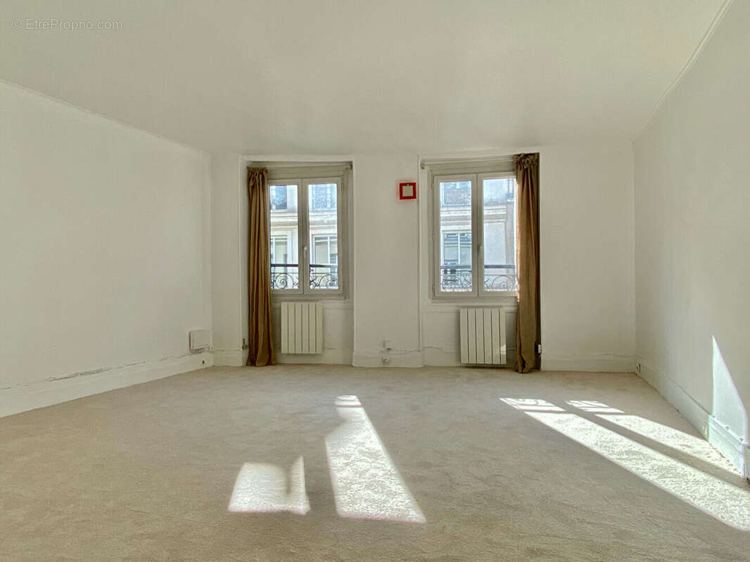 Appartement à PARIS-2E