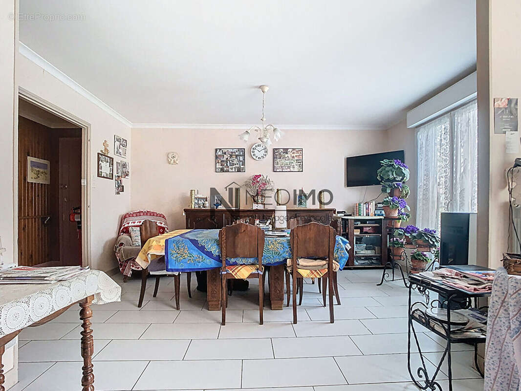 Maison à GIRONCOURT-SUR-VRAINE