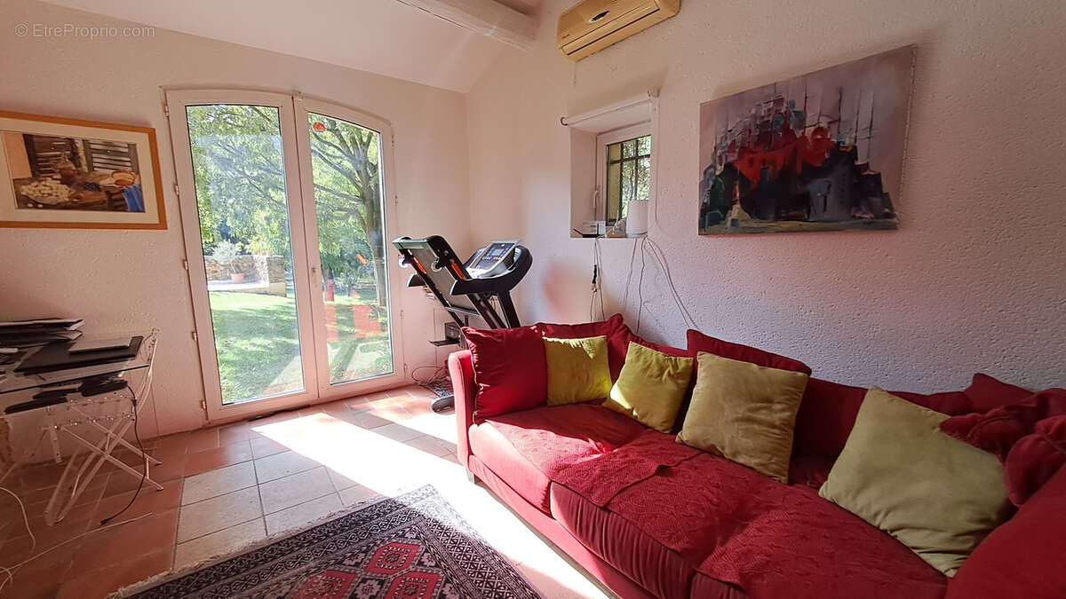 Maison à SAINTE-CECILE-LES-VIGNES