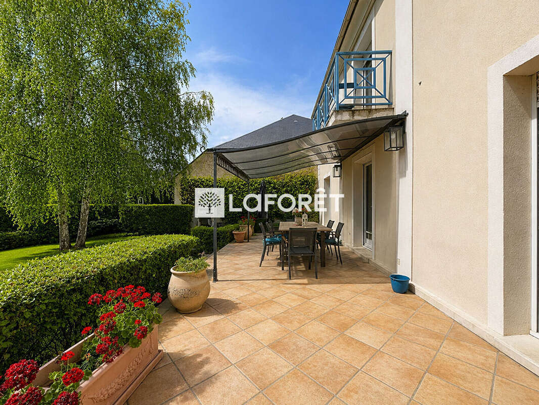 CHATOU - Maison familiale contemporaine de 214 m² habitables (252 m² utiles) avec sous-sol total, studio indépendant et jardin s - photo 4