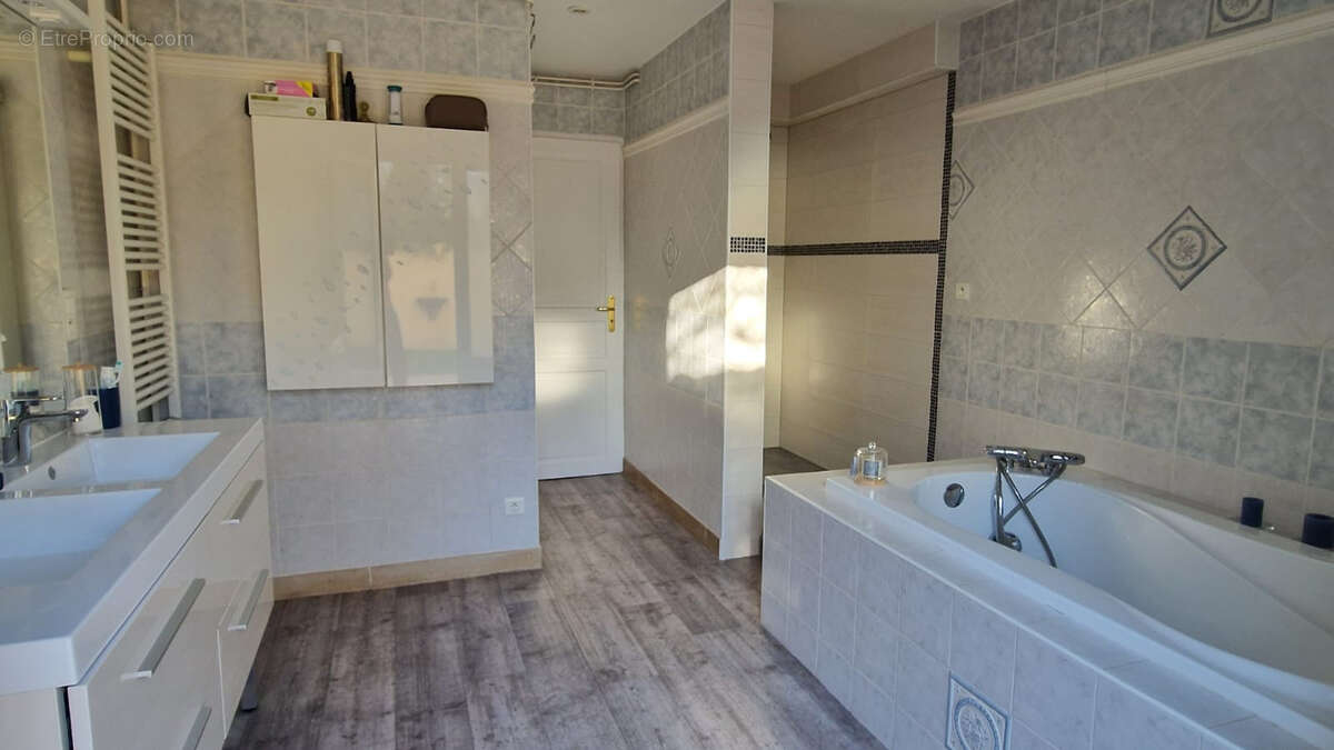 Maison d'exception avec jardin et piscine - 6 chambres - photo 17
