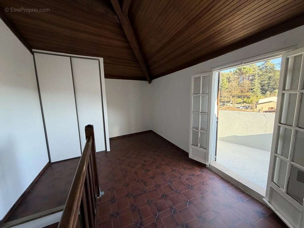 Appartement à CONTES