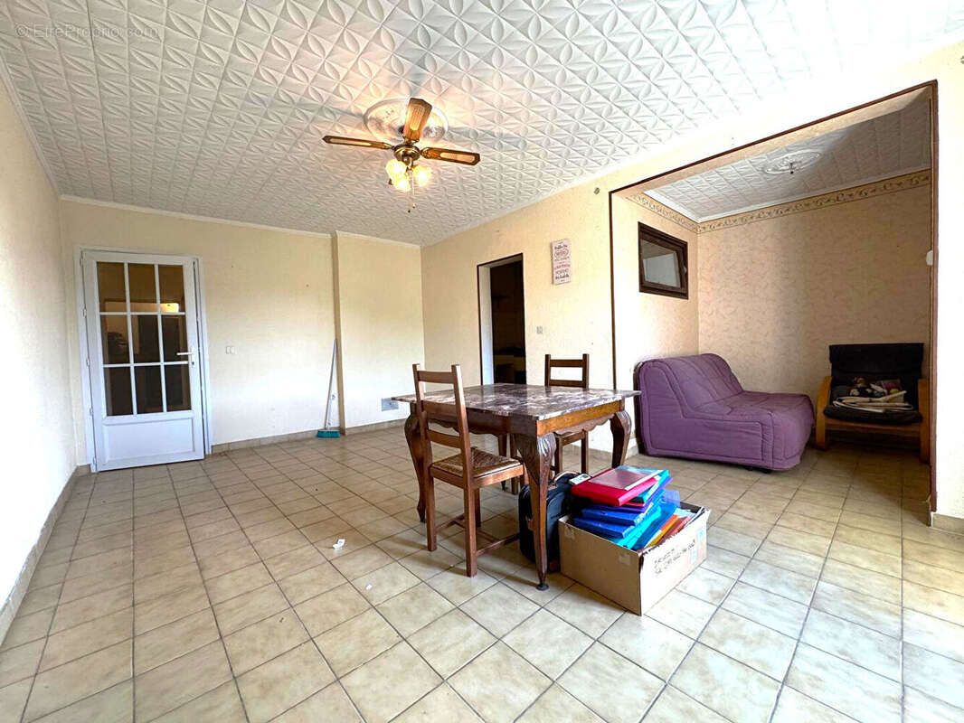 Appartement à BAGNOLS-SUR-CEZE