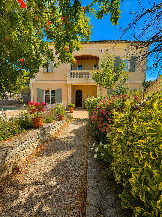 Villeneuve les Avignon,, Somptueuse maison 192m², terrain 1050 - photo 2