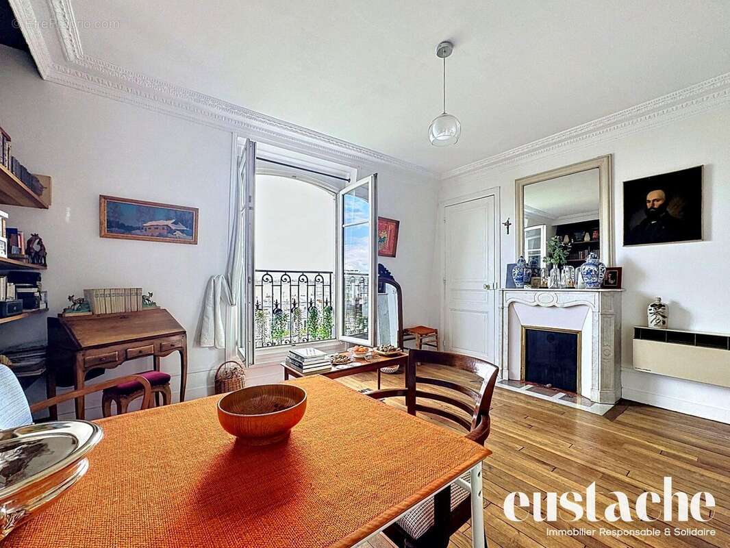 Appartement à PARIS-3E