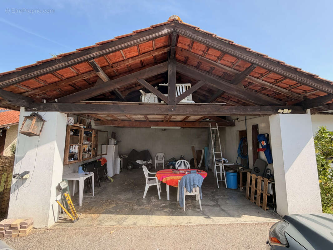 Maison à CHIS