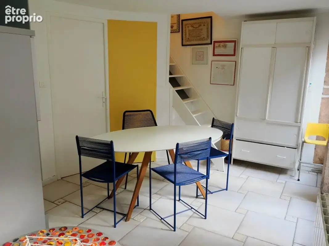 Entrée appartement au 1 er étage
