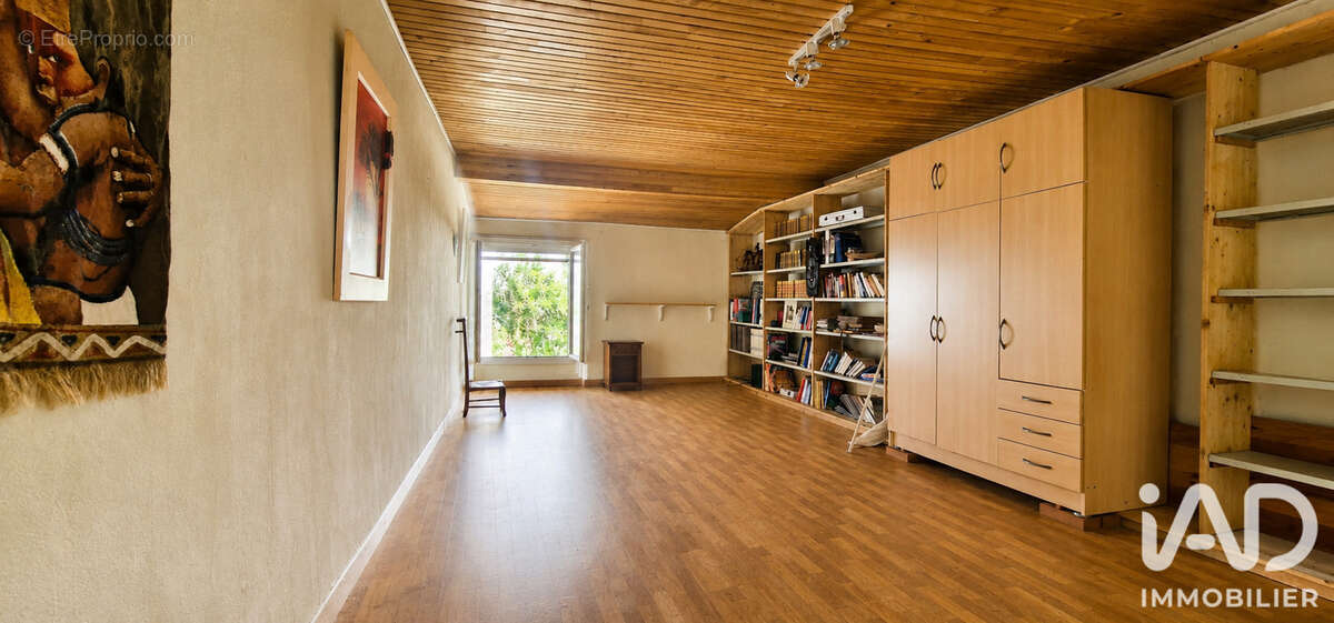 Parking 74 m² à Villepinte  - photo 3
