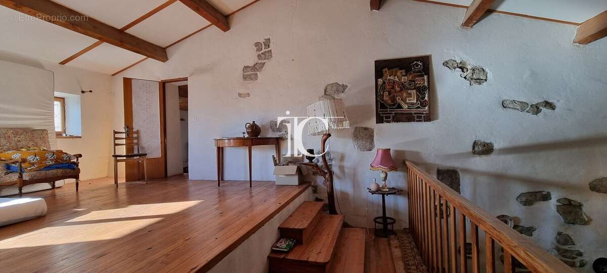 Maison ancienne avec cour intérieure, garage et caves voûtées - photo 10