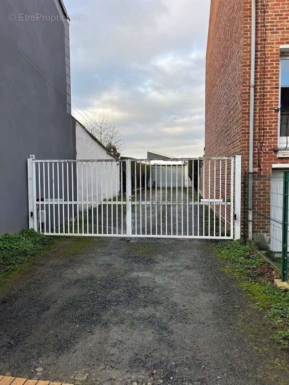 Parking à HALLENNES-LEZ-HAUBOURDIN