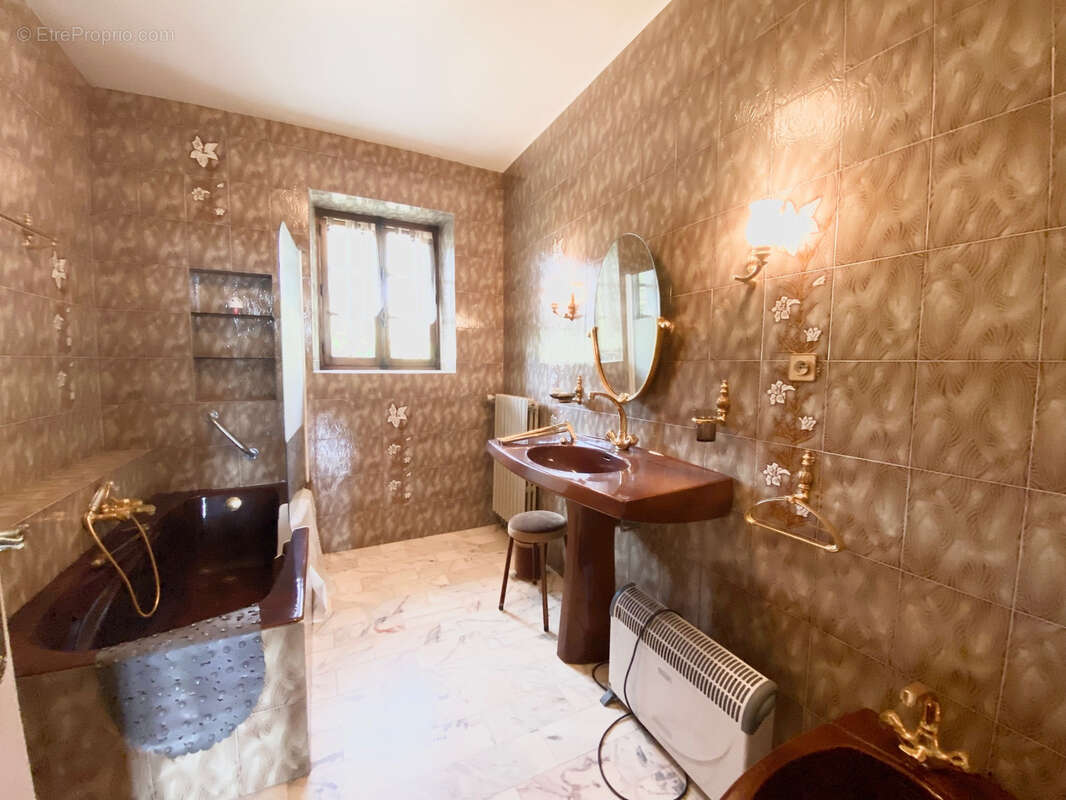 Maison à SAINT-PANTALEON-DE-LARCHE