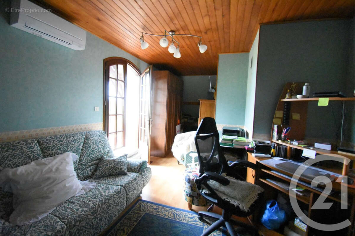 Maison 148 m² à Saint-Christophe  - photo 10