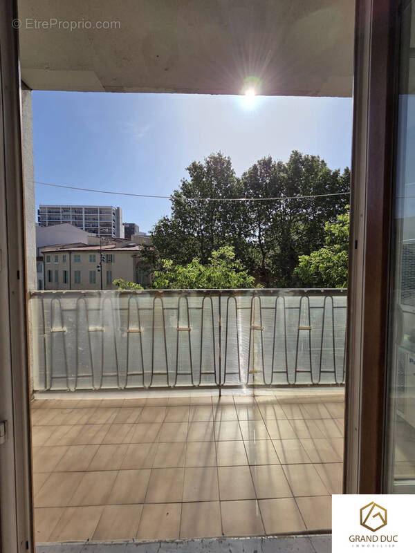 Appartement à MARSEILLE-3E