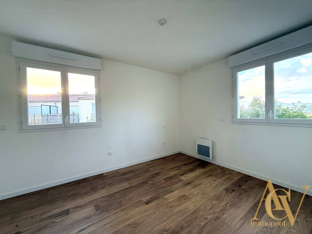 T3 Dernier étage Terrasse &amp; Vue Exceptionnelle 1 - Appartement à COGOLIN