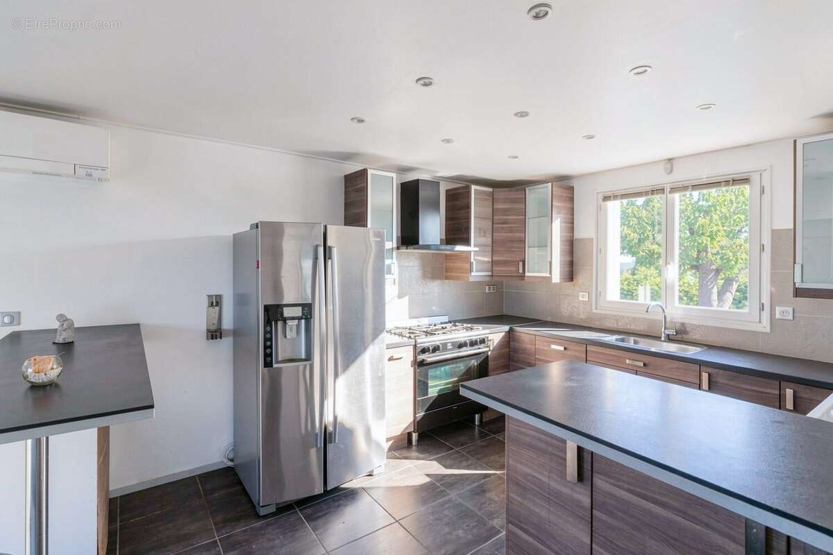 Maison 145 m² à Saint-Priest  - photo 6