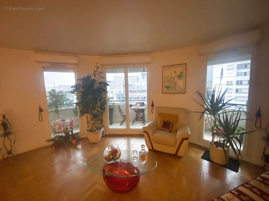 Appartement à COURBEVOIE