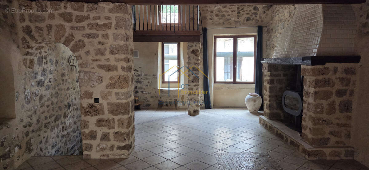 Maison à SAINT-GUILHEM-LE-DESERT